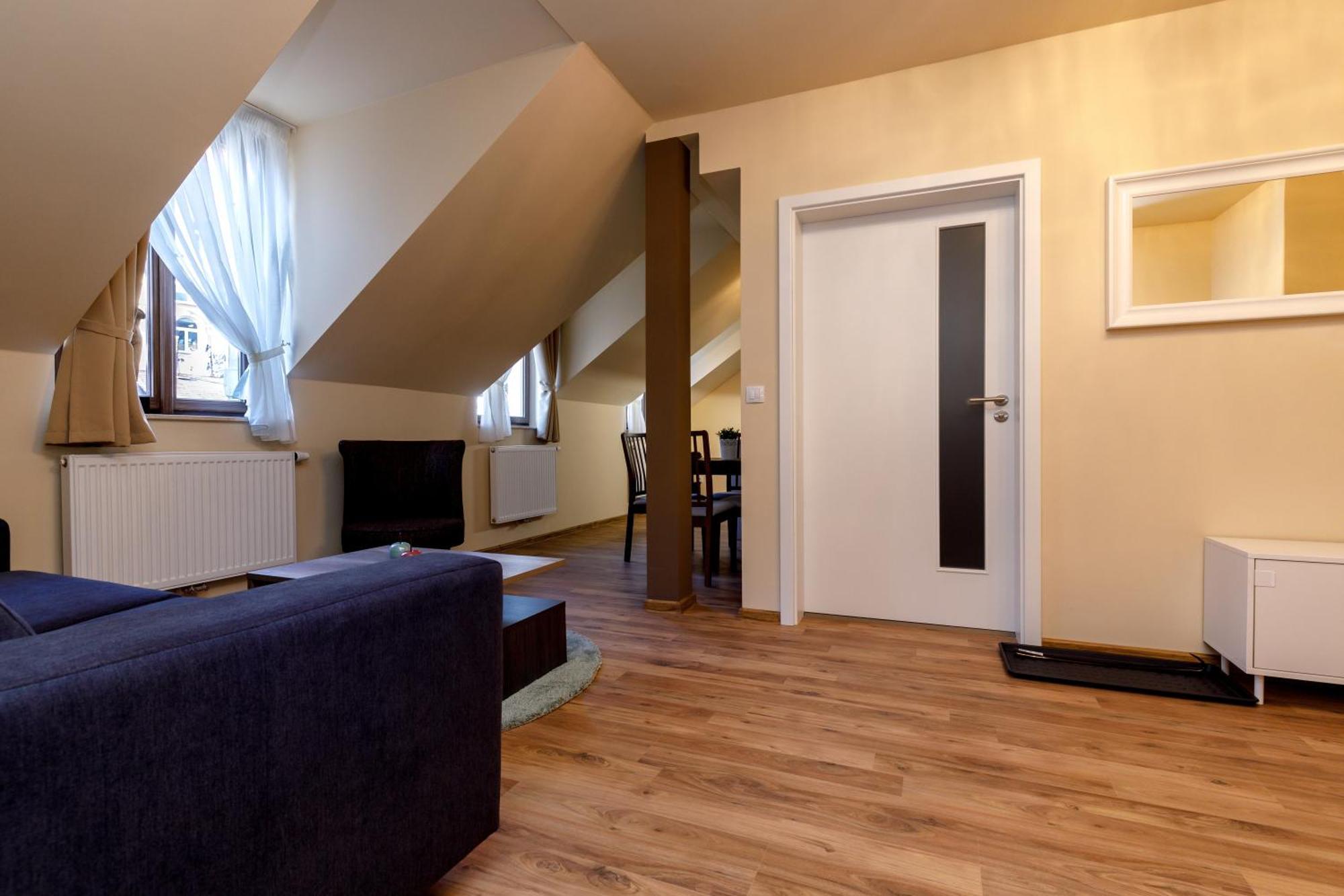 Apartments Menuet Karlovy Vary Habitación foto