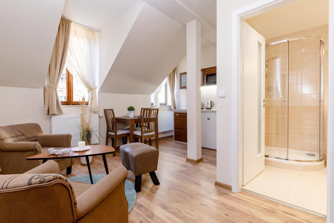 Apartments Menuet Karlovy Vary Habitación foto