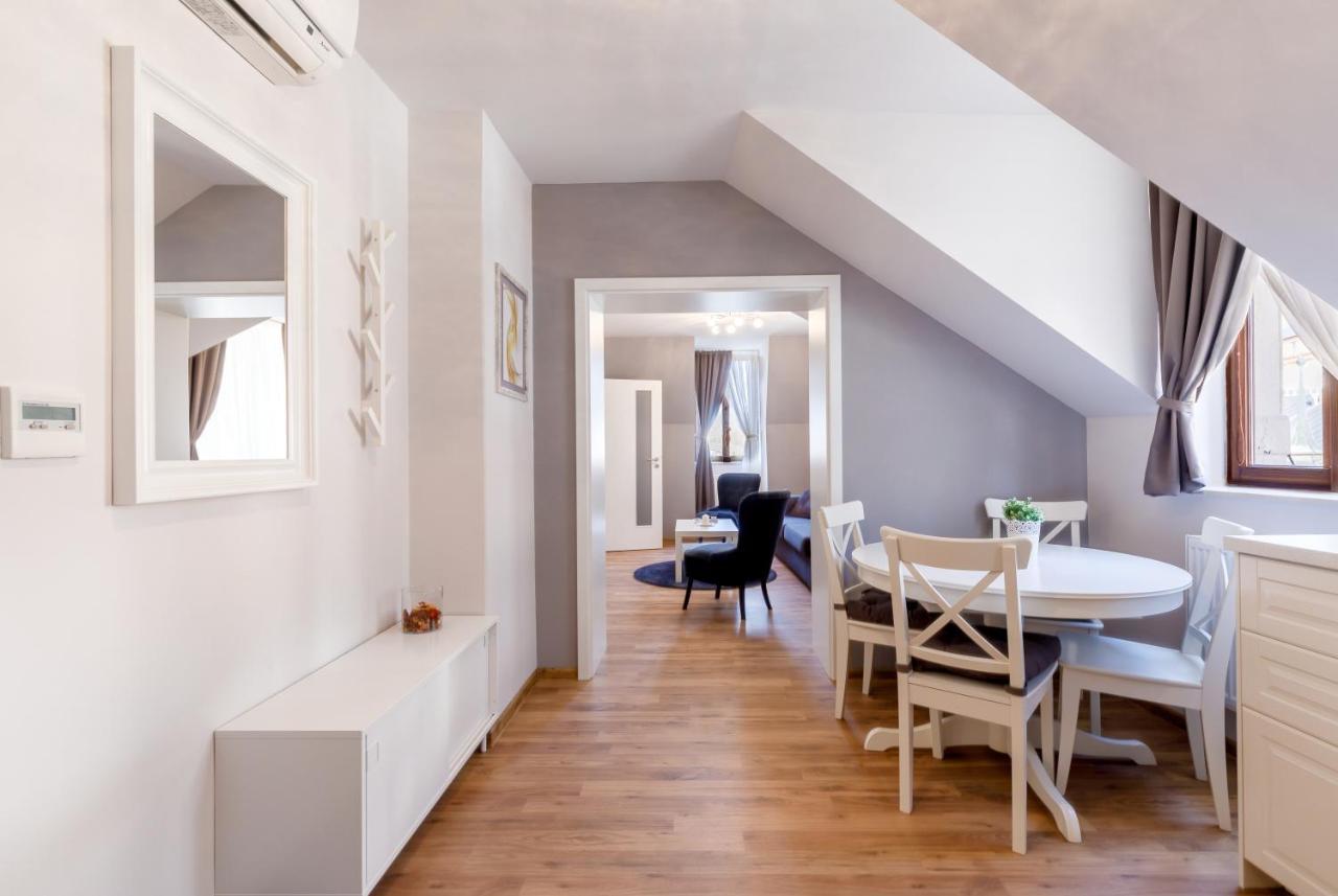 Apartments Menuet Karlovy Vary Habitación foto